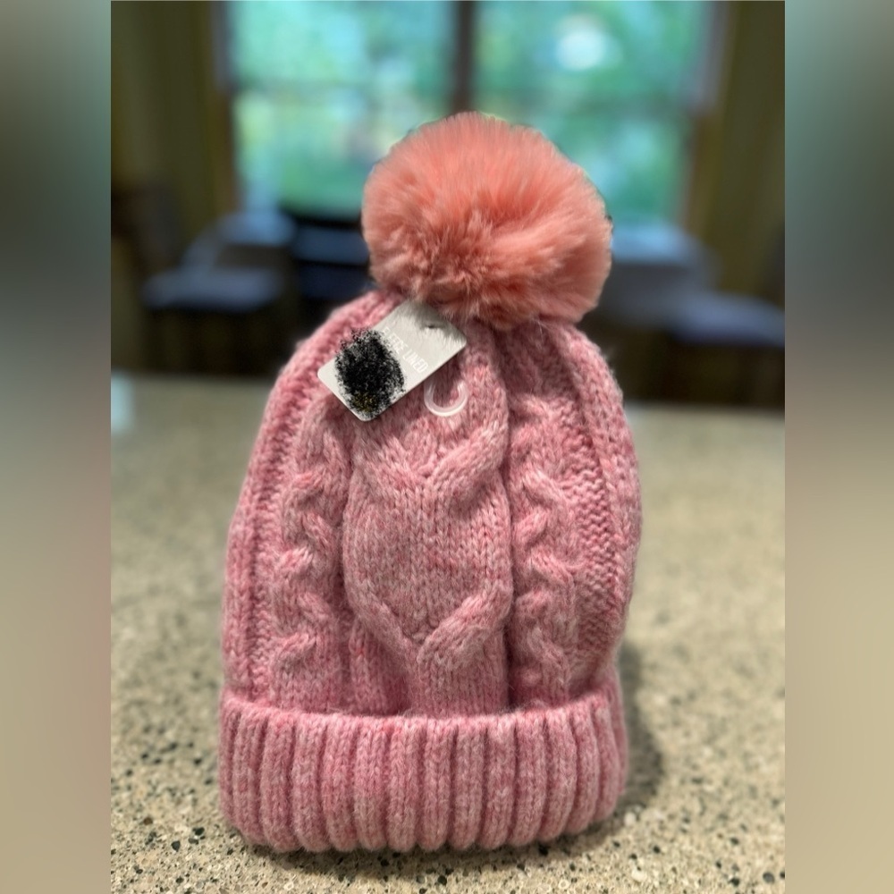 ☀️NWT-Adorable Pink Cable Knit Beanie with Pom-Pom with sherpa lining